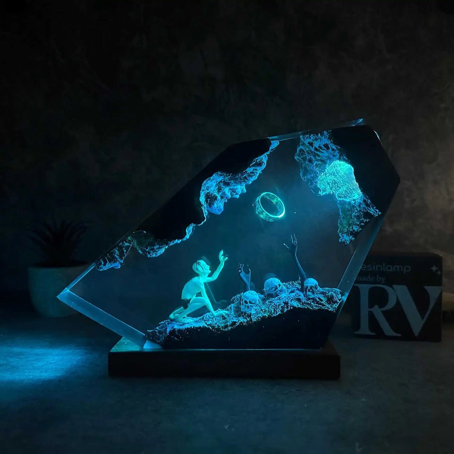 🌌 Ring of Light by Epoxish — Handcrafted Collectible Resin Diorama Nightlight